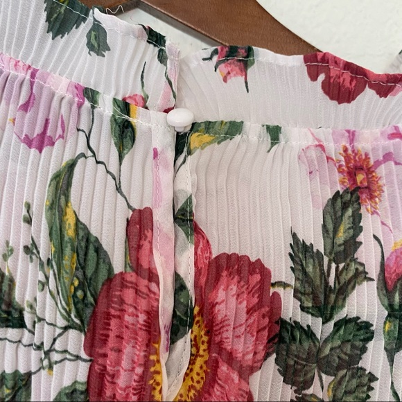 Dramatic Ruffle Sleeve Floral Blouse - Picture 4 of 4